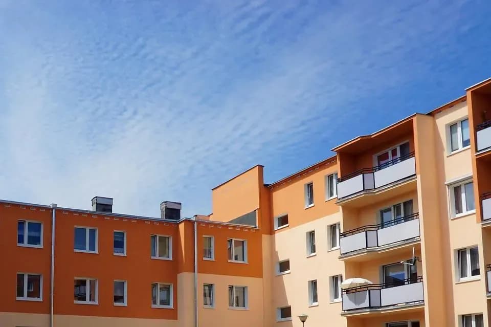 Czy za wynajem mieszkania płaci się z góry? Sprawdź, co musisz wiedzieć