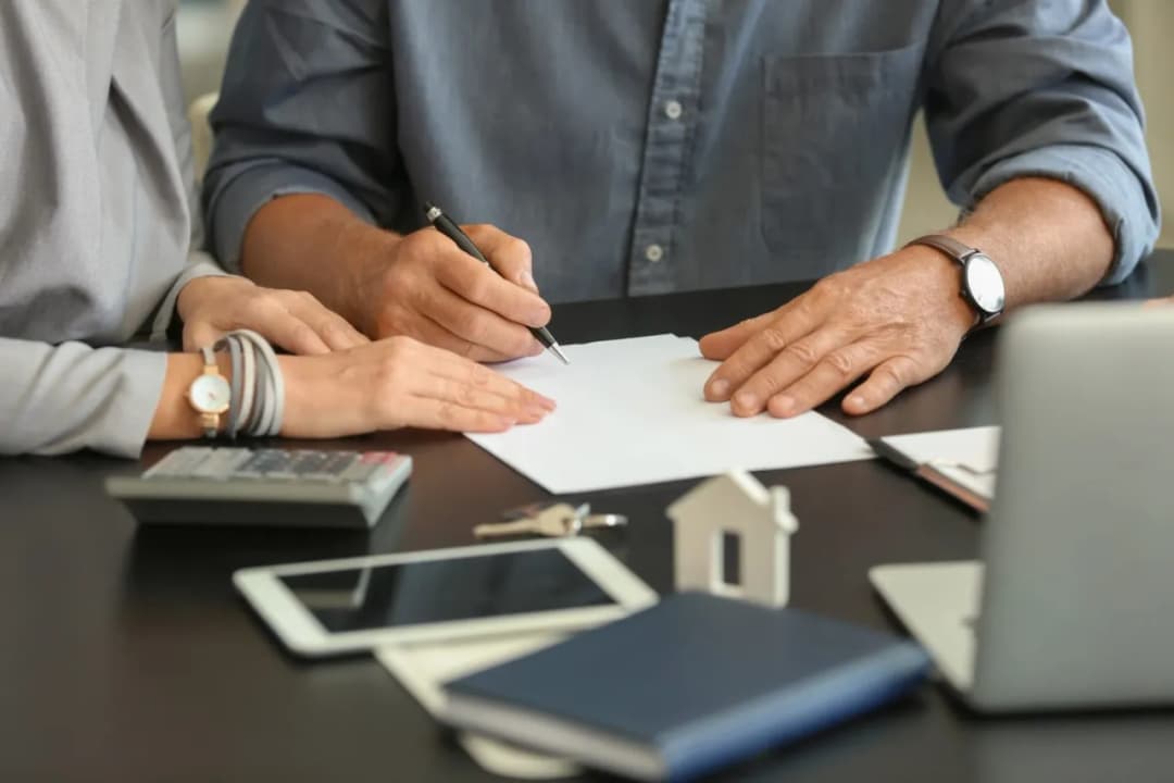 Ile bierze pośrednik nieruchomości i jak uniknąć wysokich prowizji