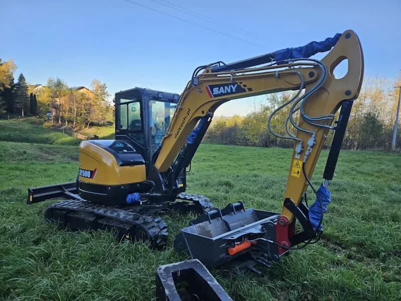 Ile kosztuje wynajem koparki bez operatora? Ceny, które zaskakują