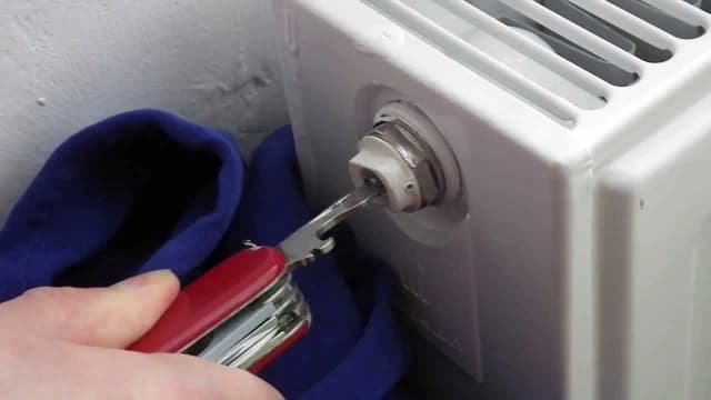 Jak odpowietrzyć grzejnik w bloku, aby uniknąć zimnych pomieszczeń
