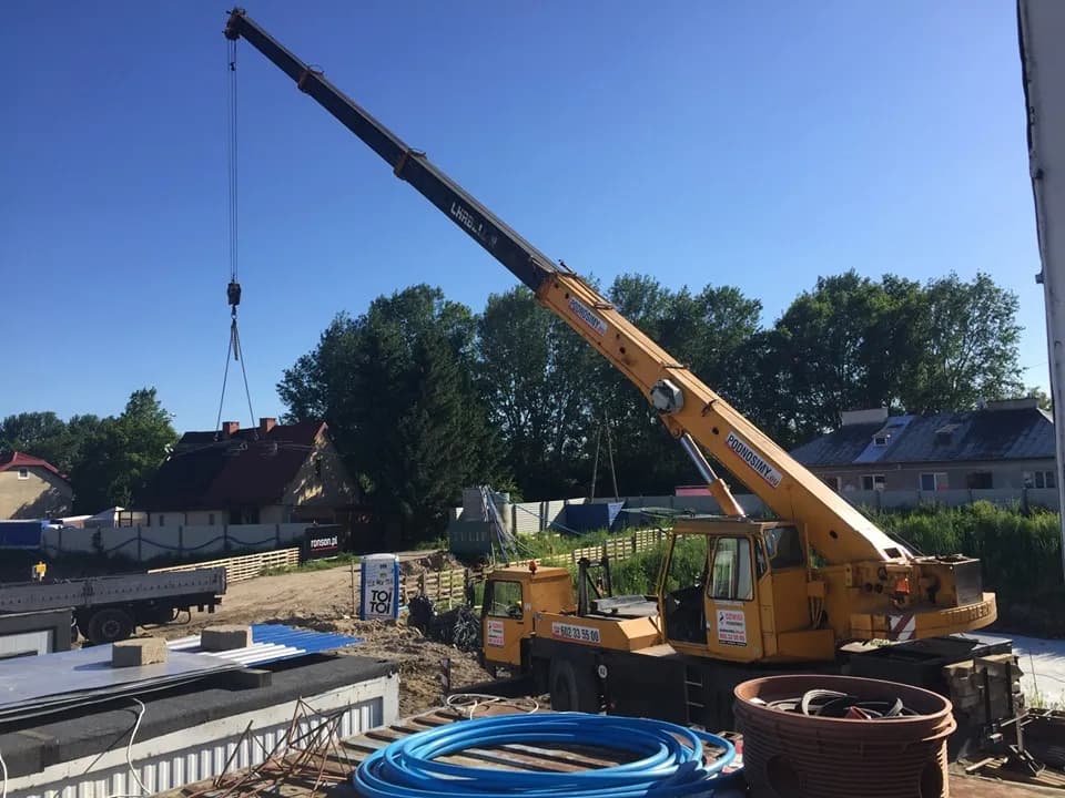 Ile kosztuje wynajem dźwigu? Ceny, które mogą Cię zaskoczyć