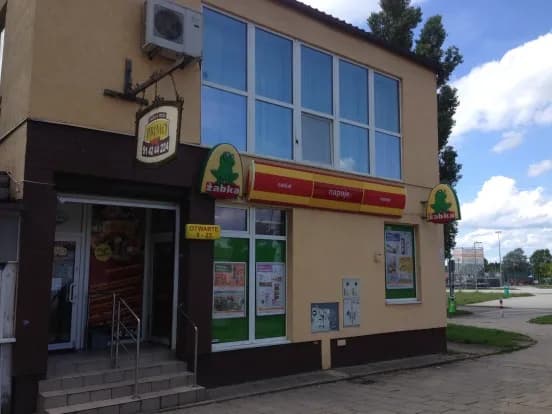 Czy Żabka płaci za wynajem lokalu? Poznaj koszty i warunki najmu