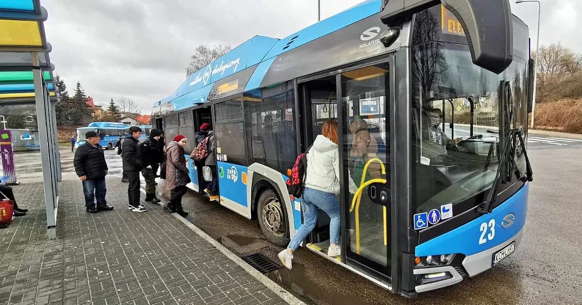 Jak dojechać do osiedla szkolnego w Krakowie - proste trasy komunikacji
