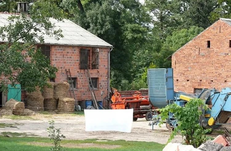 Czy w budynku gospodarczym można prowadzić działalność bez problemów?