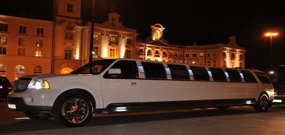 Ile kosztuje wynajem limuzyny? Ceny w Polsce i porady na wynajem
