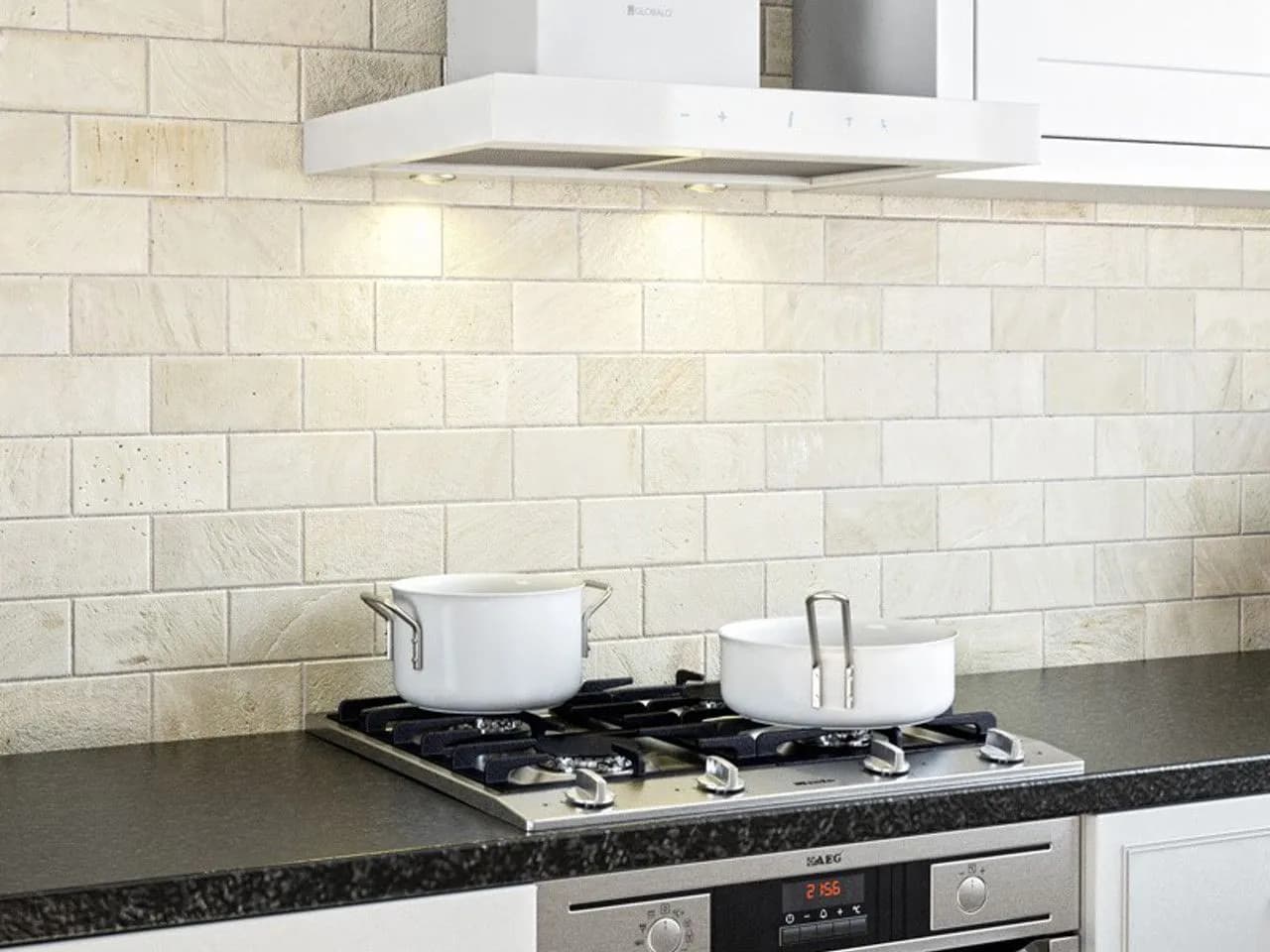 Jaki okap do kuchenki gazowej w bloku, aby uniknąć problemów z wentylacją?