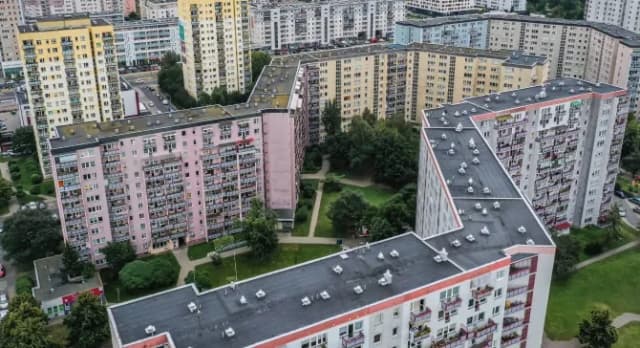 Ile kosztuje metr kwadratowy mieszkania w bloku w Polsce? Ceny 2025