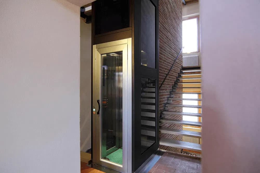 Ile kosztuje winda w bloku? Sprawdź, co wpływa na cenę i oszczędności