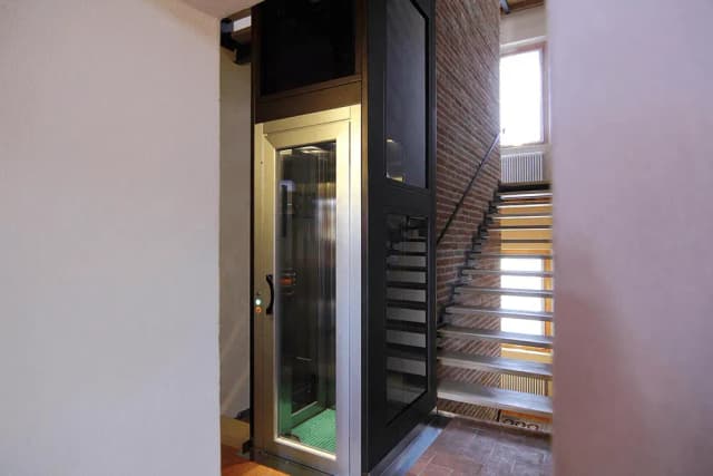 Ile kosztuje winda w bloku? Sprawdź, co wpływa na cenę i oszczędności