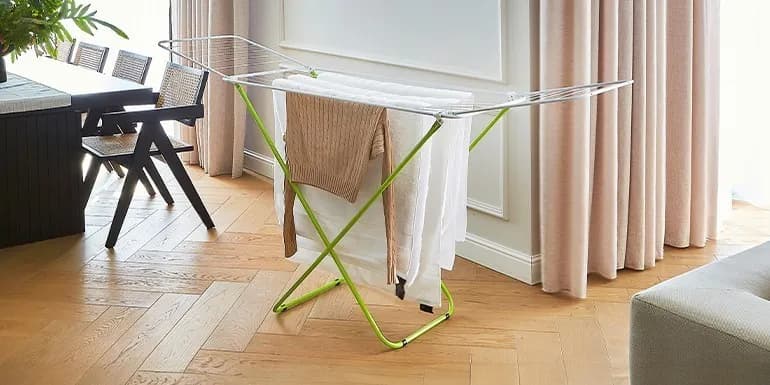 Gdzie suszyć pranie w bloku? Sprawdź najlepsze sposoby na suchość