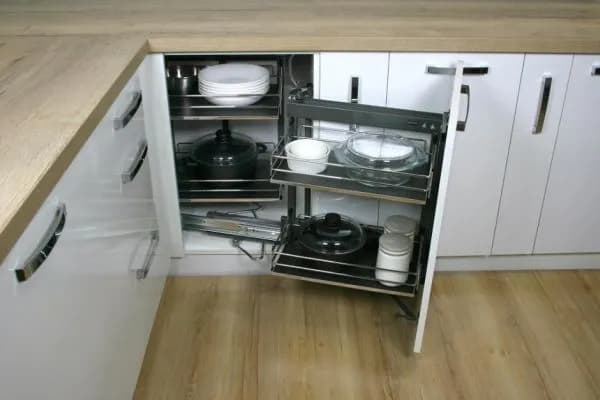 Jak urządzić wąską kuchnię w bloku, by zyskać więcej przestrzeni