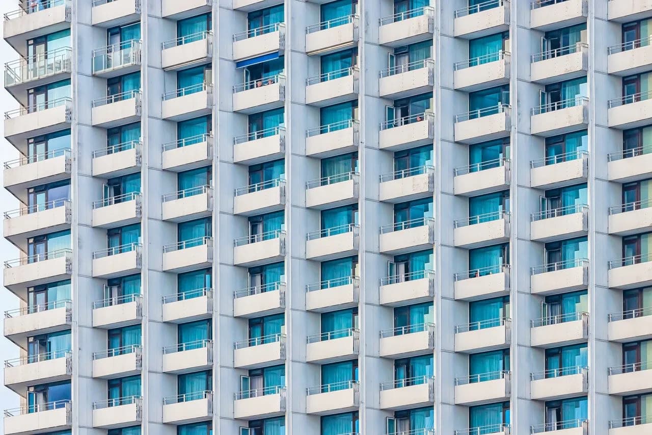 Czy nieruchomości będą tanieć? Poznaj prognozy i kluczowe czynniki